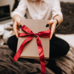 Kā piemeklēt dāvanu svētkos?